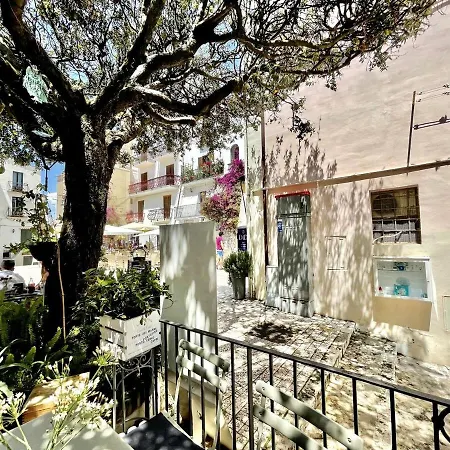 La Casa Degli Affreschi Apartment *